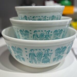 Vintage Pyrex Butterprint 3 Piece Nesting Set